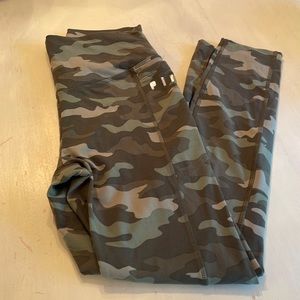 PIXI High-Waist Camo Leggings - Olive Green